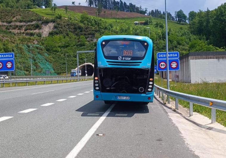 La Ertzaintza inmoviliza un autobús de Avanza al descubrir que tenía los discos de freno rotos
